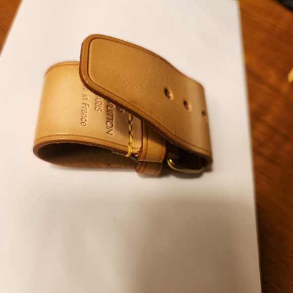 Authentic Louis Vuitton Poignet - Picture 1 of 2